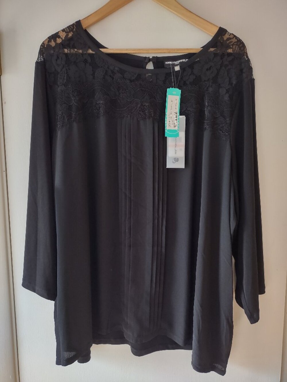 Karl Lagerfeld Paris Black Lace Blouse 2X Pleated Front 3/4 Sleeve NWT Stitch Fi